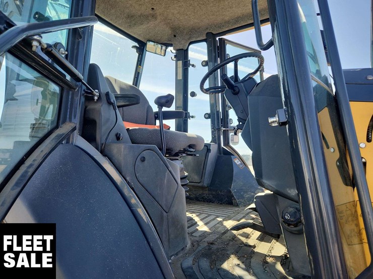 2017-deere-410l-image-51