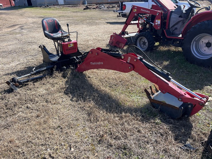 2024-mahindra-1626b-backhoe-loader-attachment-image-3