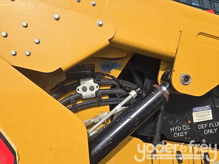 2022-caterpillar-299d3-image-31