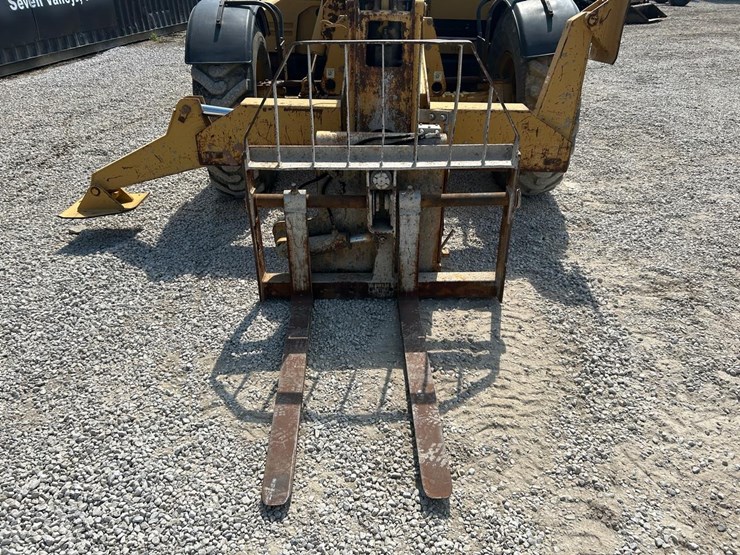 caterpillar-th83-image-9