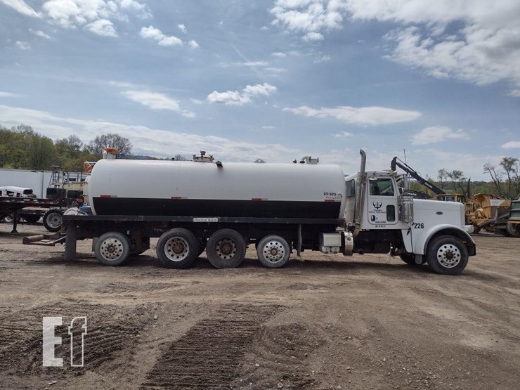 peterbilt-389-image-3