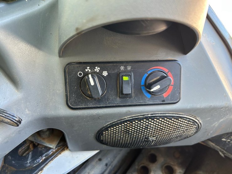 2022-bobcat-s770-image-25