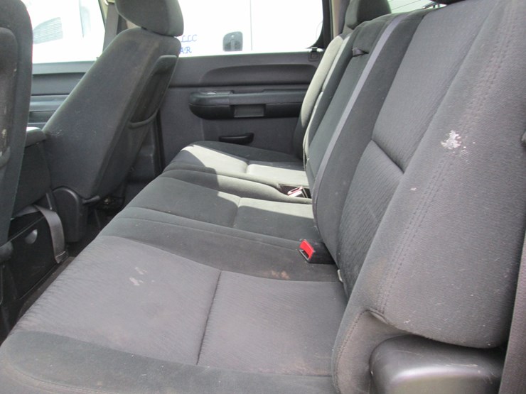 2011-chevrolet-2500hd-image-26