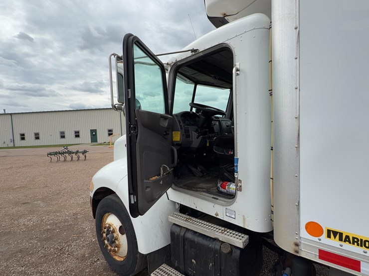 2011-peterbilt-330-reefer-truck-image-35