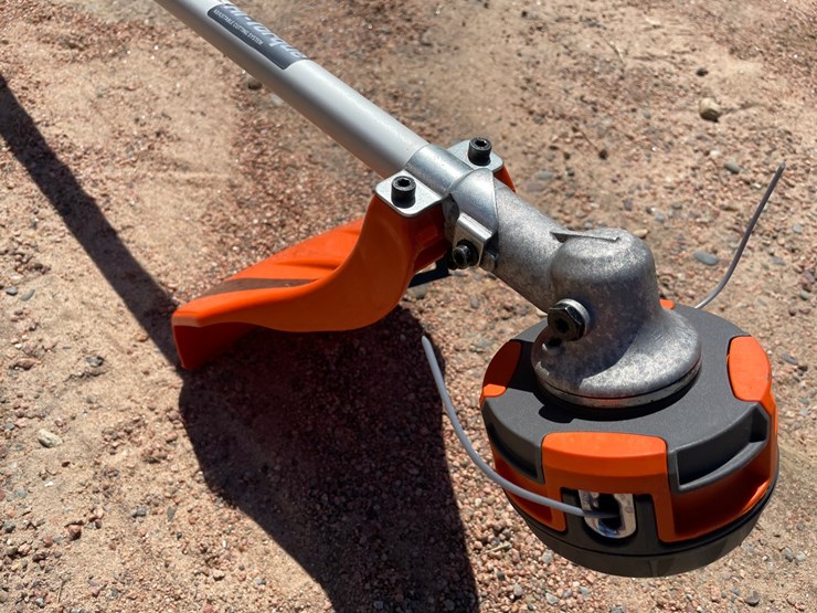 #1533-•-husqvarna-330lk-hi-torq-weed-wacker-image-3