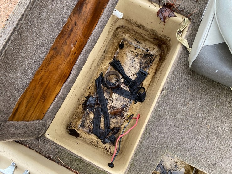 #1563-•-12'-kl-industries-120-poly-boat-image-12