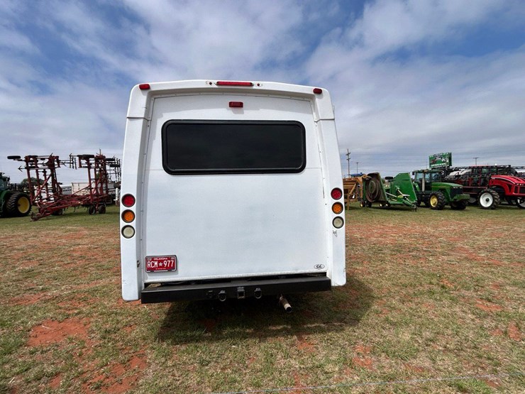 2006-ford-e450-image-1