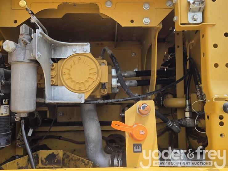 2019-caterpillar-330-image-32