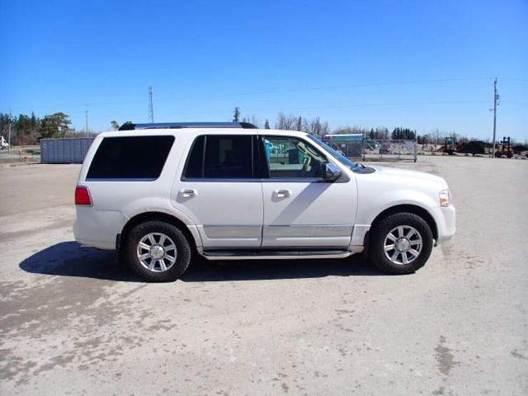 2009-lincoln-navigator-image-4