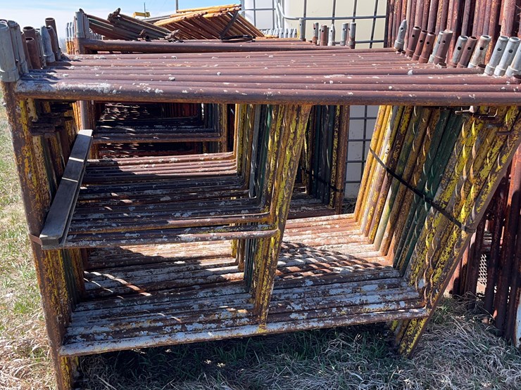 scaffolding-on-carring-cage.-image-1