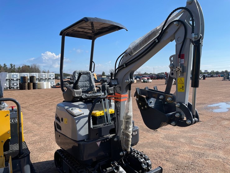 #5545-•-ats-me18-mini-excavator-image-2
