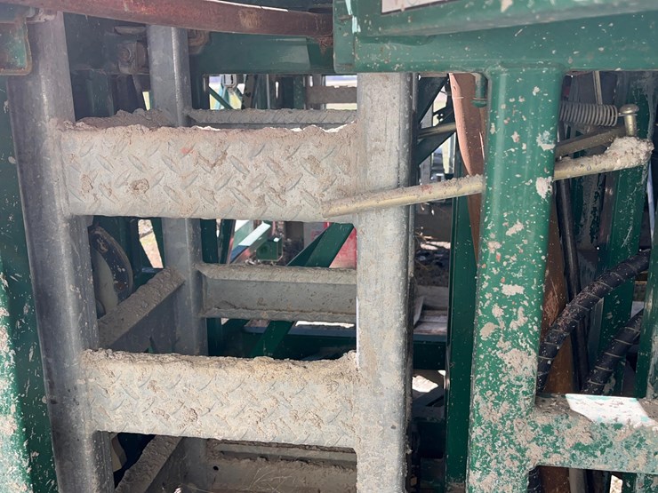 big-green-scaffolding-image-55