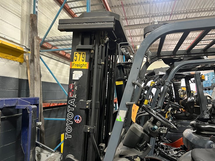 #2003-•-toyota-5800-lb.-forklift-image-5