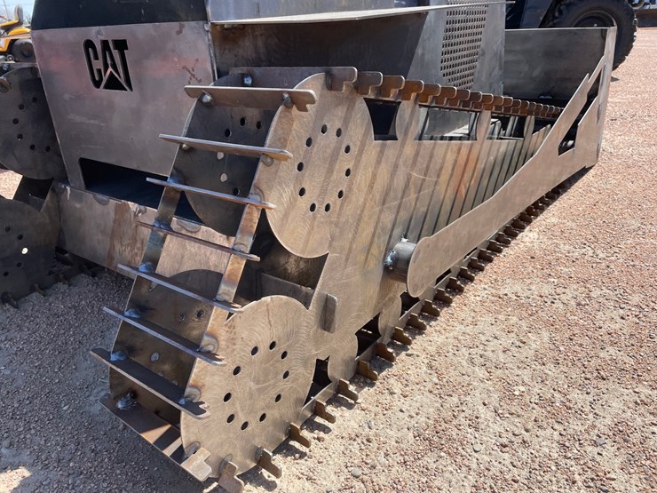 caterpillar-60-image-6