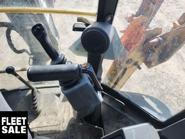 2017-deere-410l-image-21