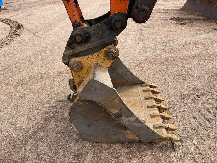 2005-hitachi-zx80-image-19