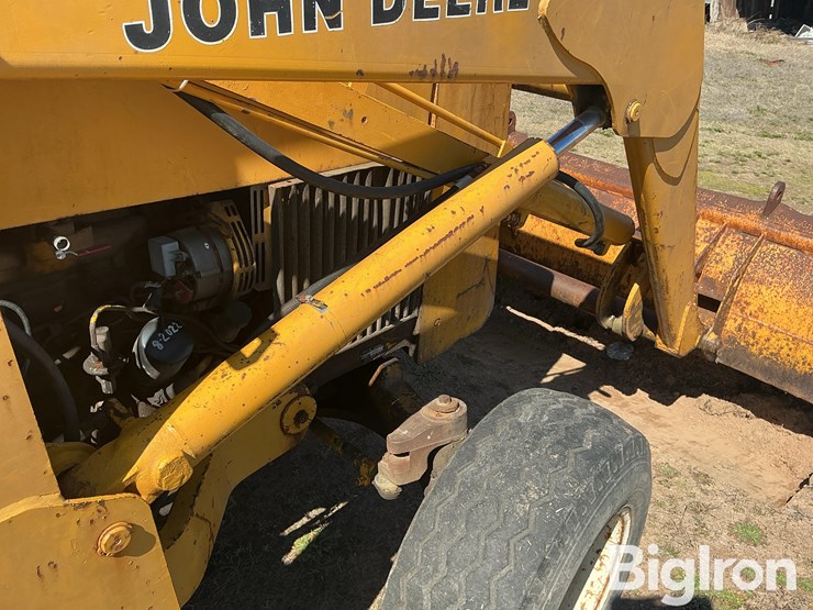 1981-deere-310a-image-16