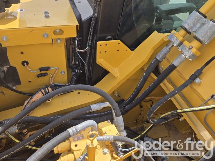 2021-caterpillar-336-image-116