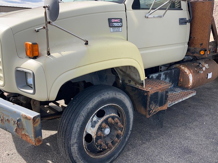 2002-gmc-4500-truck-image-4