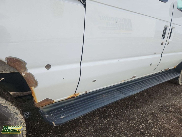 2009-ford-cargo-image-30