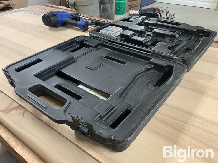campbell-hausfeld-nb006400av-air-nailer-image-5