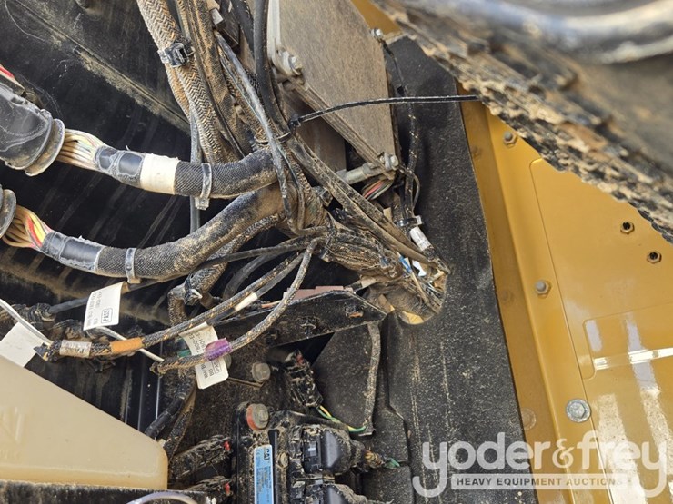 2021-caterpillar-336-image-43