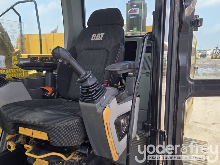 2019-caterpillar-330-image-50