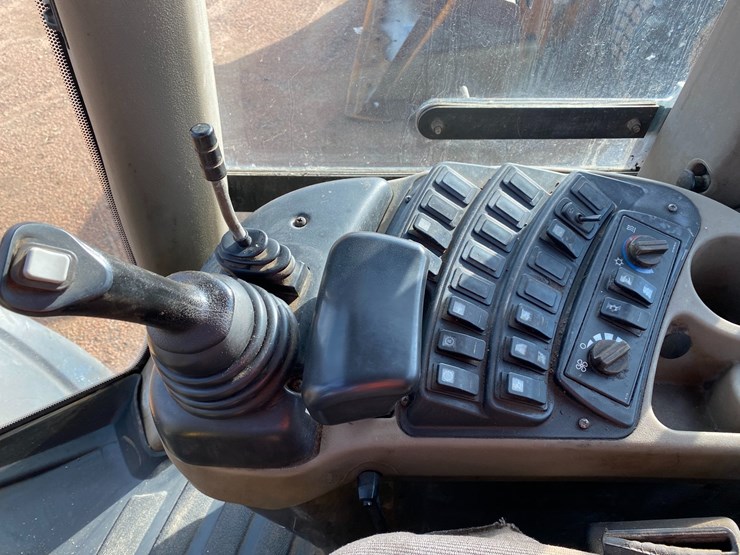 2012-case-521e-image-18