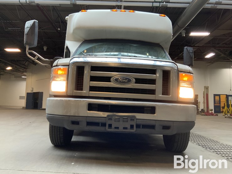 2013-ford-e450-image-9