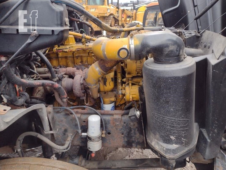2002-freightliner-fl70-image-18
