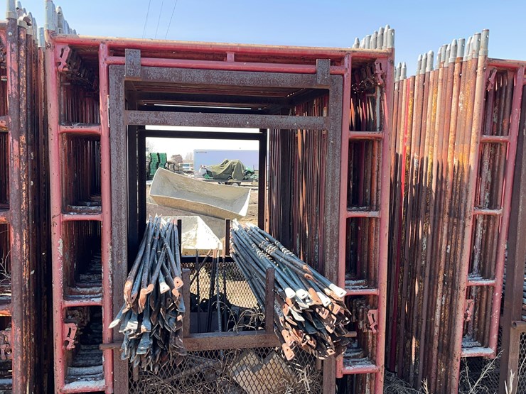 scaffolding-on-carring-cage.-image-2