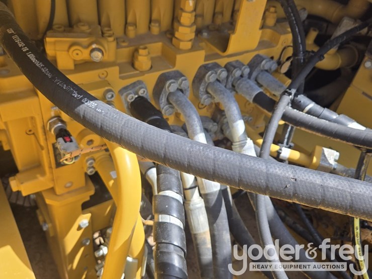 2021-caterpillar-336-image-120