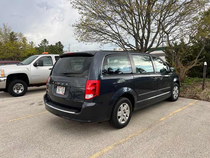2013-dodge-caravan-image-4