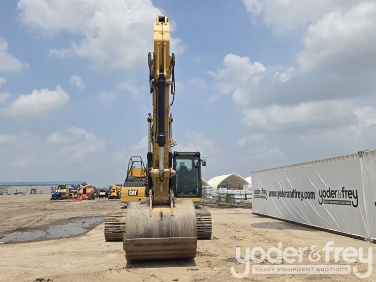 2019-caterpillar-330-image-8