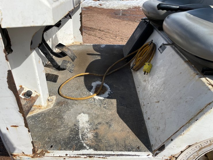 #1559-•-2017-taylor-dunn-electric-yard-cart-image-10