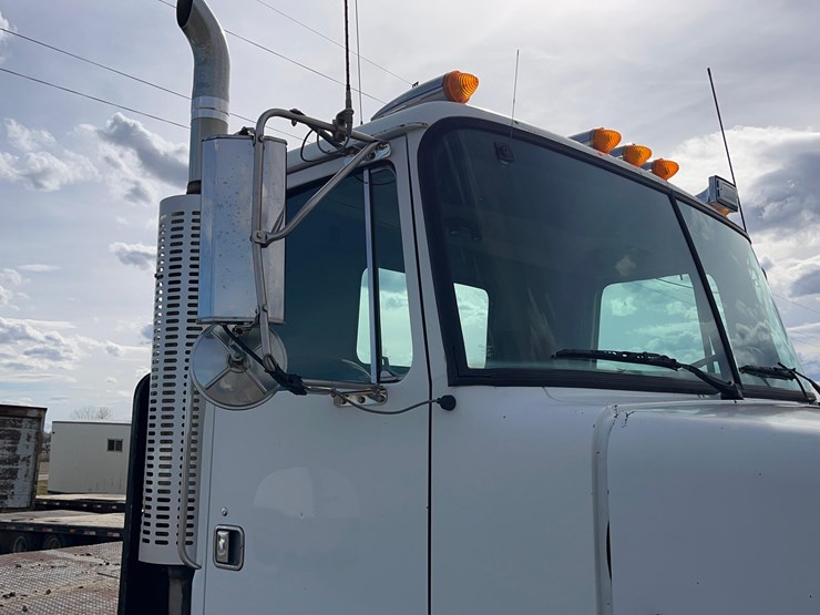 1995-volvo-truck-image-17