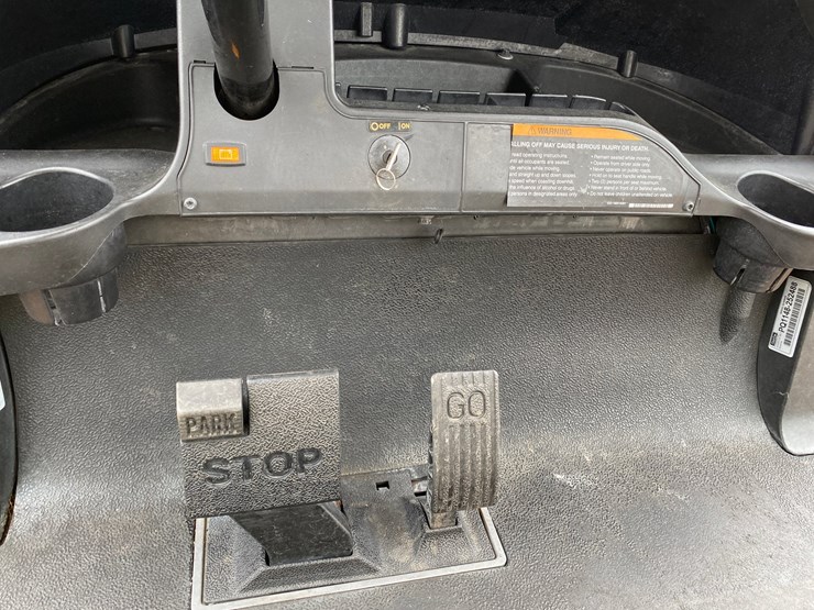 #1578-•-club-car-electric-golf-cart-with-charger-image-23