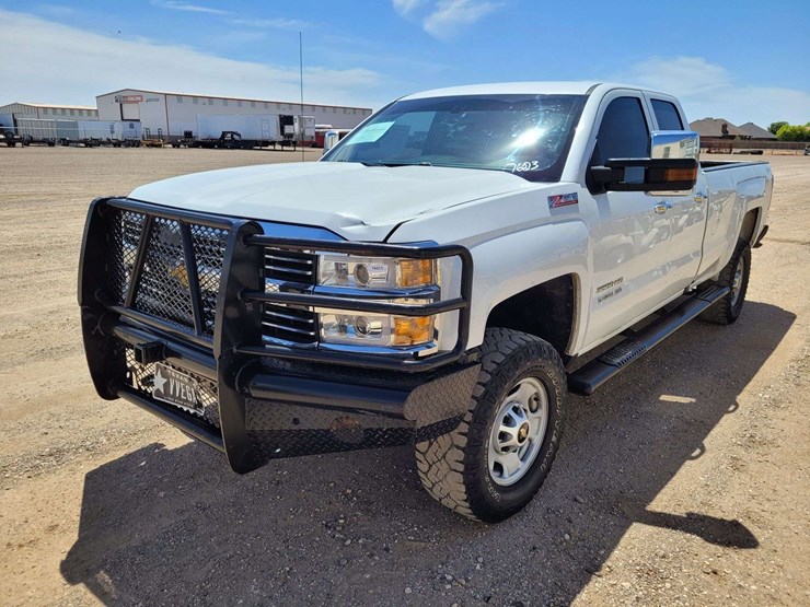 2016-chevrolet-silverado-2500-image-1