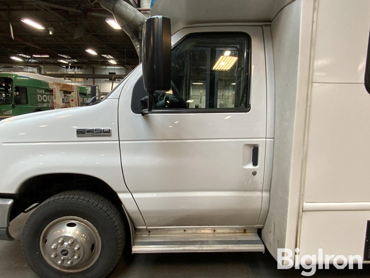 2016-ford-e450-image-16