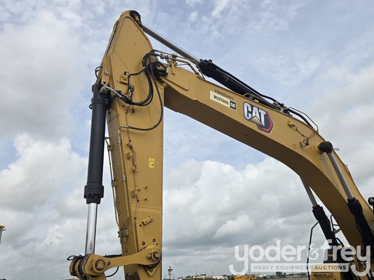 2021-caterpillar-336-image-31
