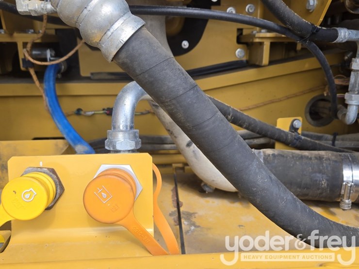 2021-caterpillar-336-image-59