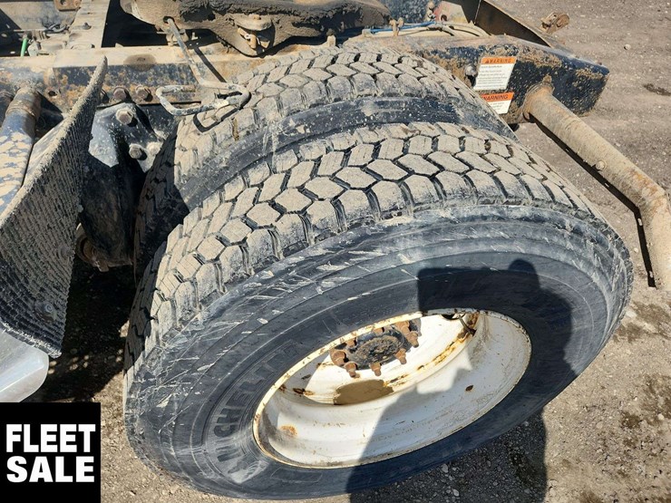 2005-freightliner-columbia-120-image-25