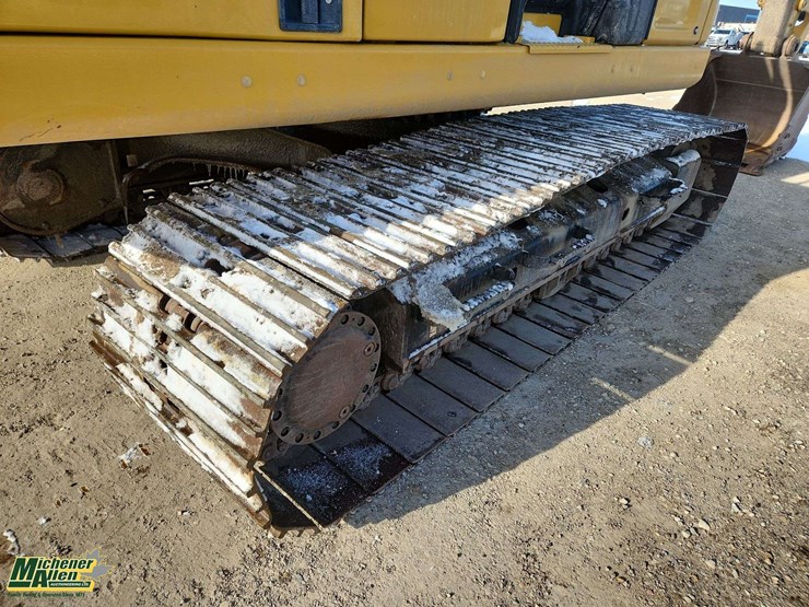 2019-caterpillar-320-image-32