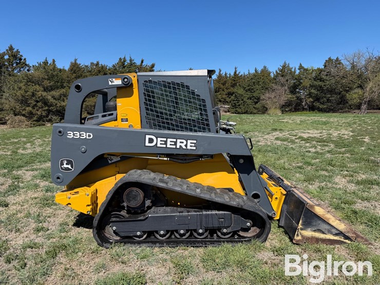 2011-deere-333d-image-4