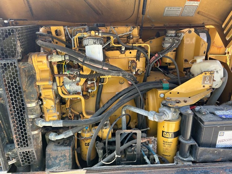 caterpillar-th83-image-11