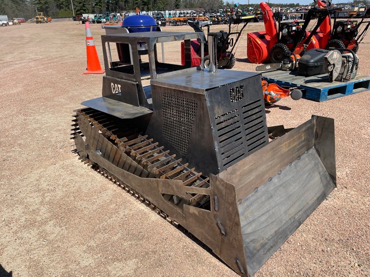 caterpillar-60-image-3