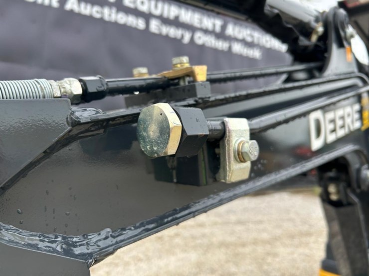 2023-deere-17g-image-9