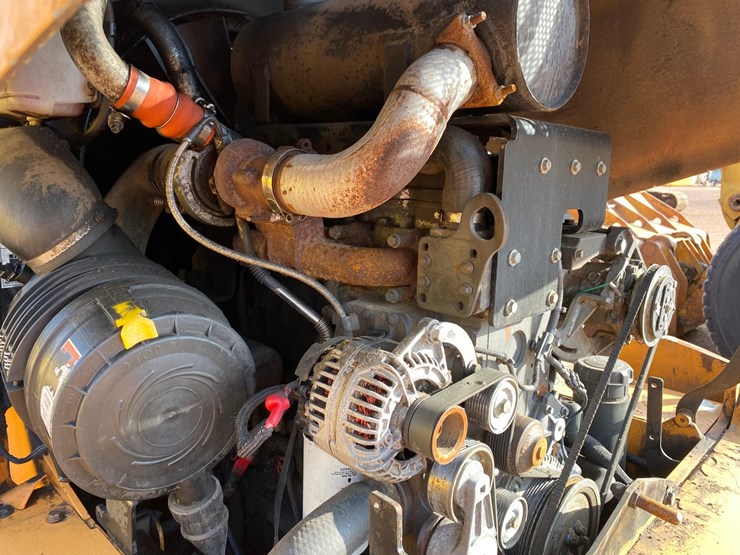 2012-case-521e-image-13