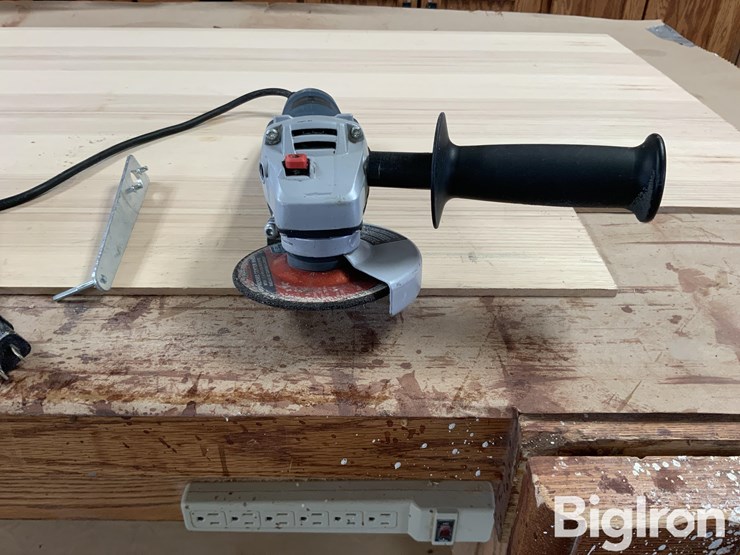 bosch-gws8-45-angle-grinder-image-2