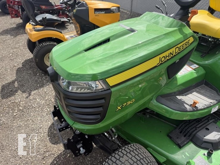 2022-john-deere-x730-image-5